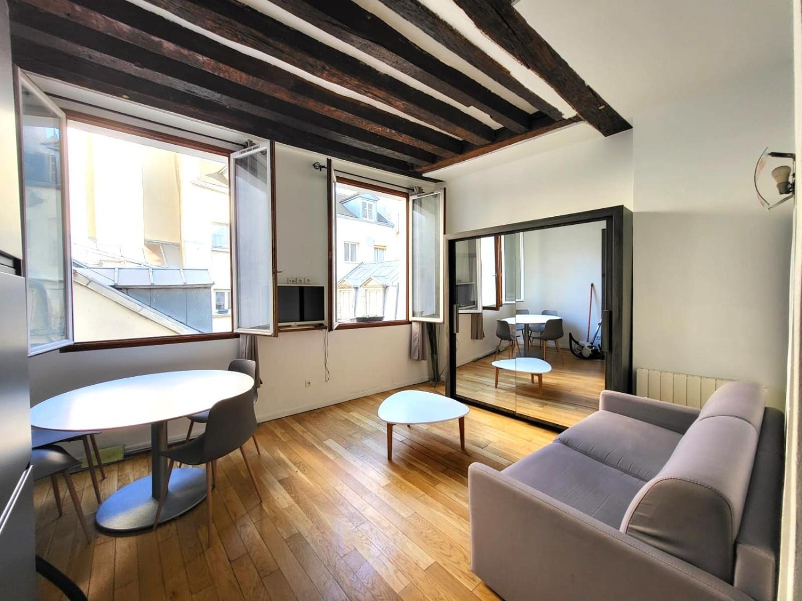 Soma In Apartment Paris