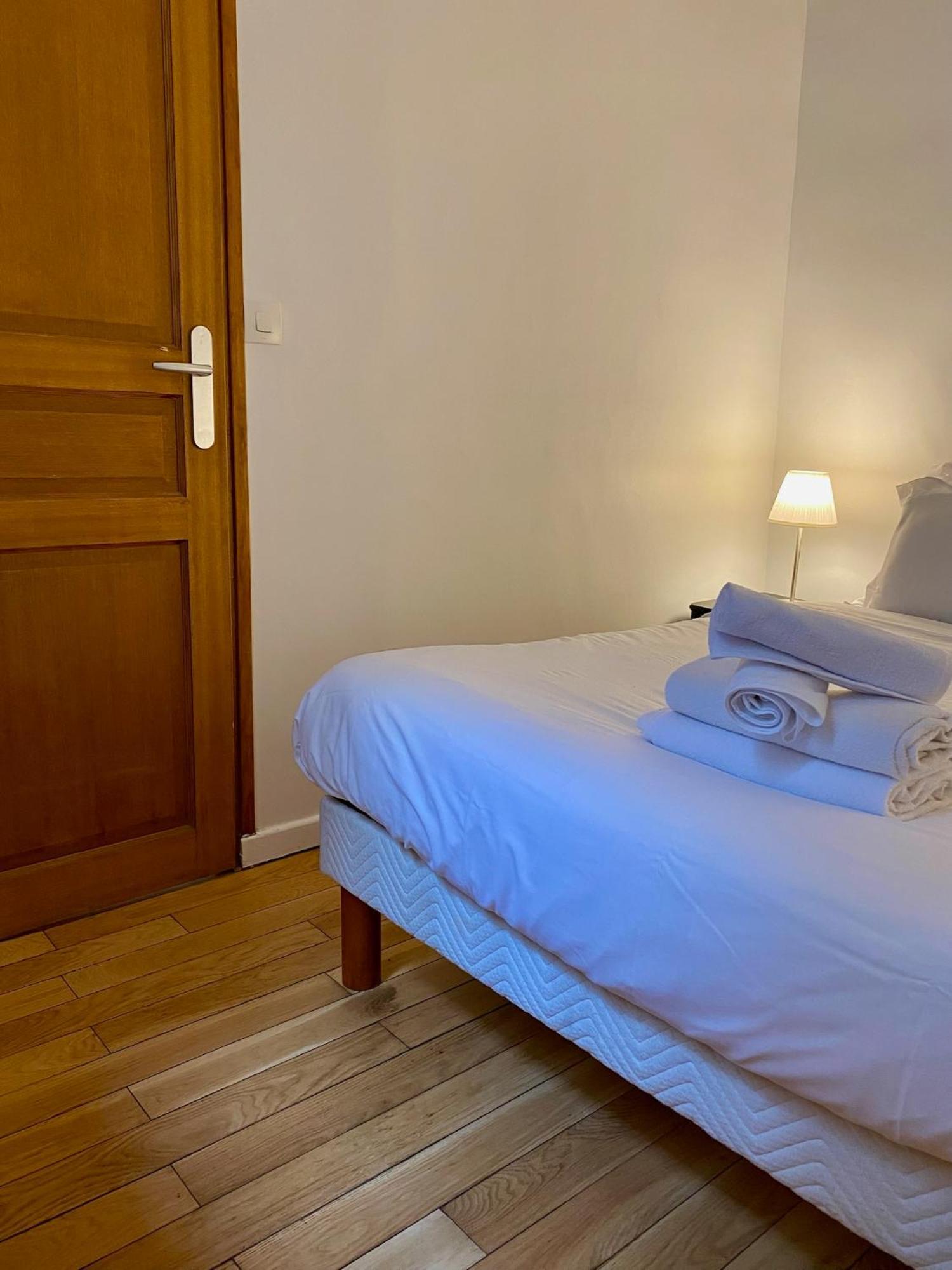 Soma In Apartment Paris